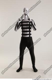 01 2019 01 JIRKA MORPHSUIT WITH TWO GUNS